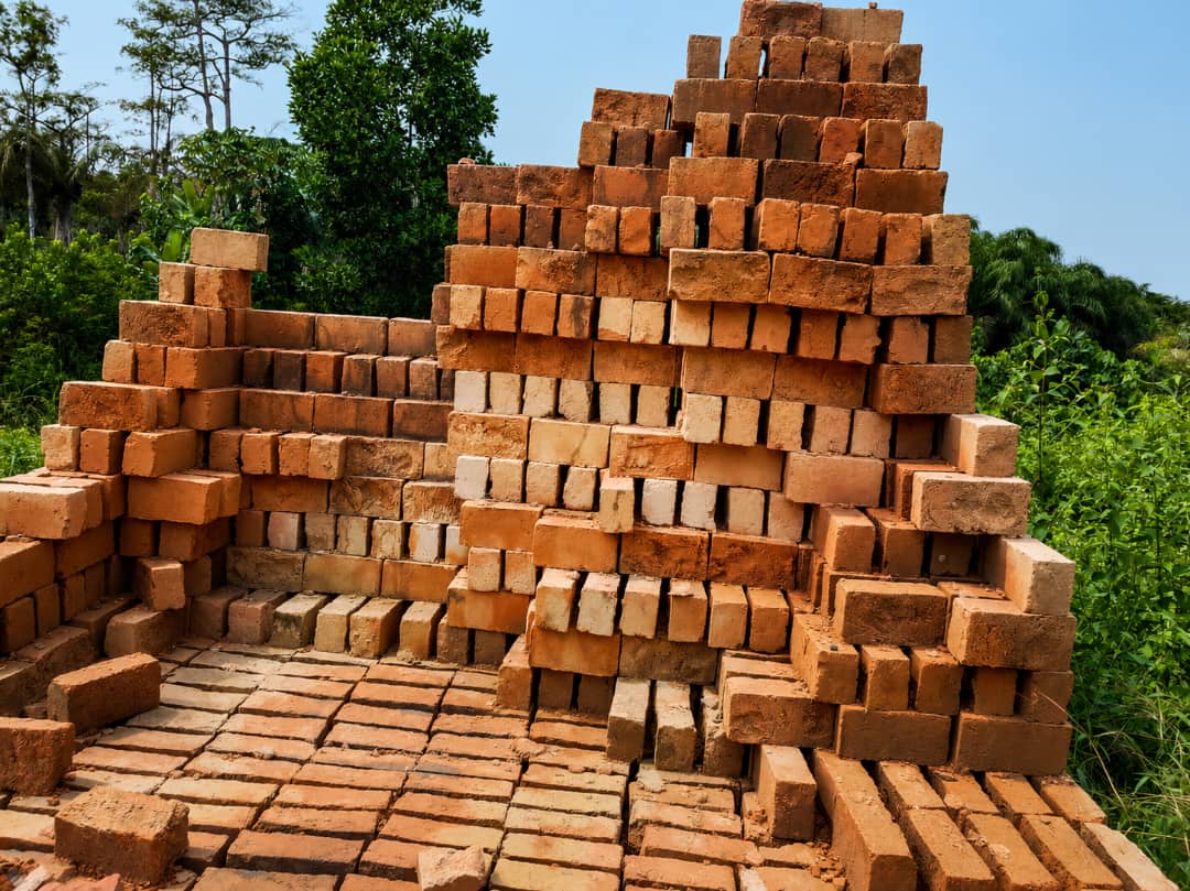 BRIQUES CUITES DE QUALITE SUPERIEURE
